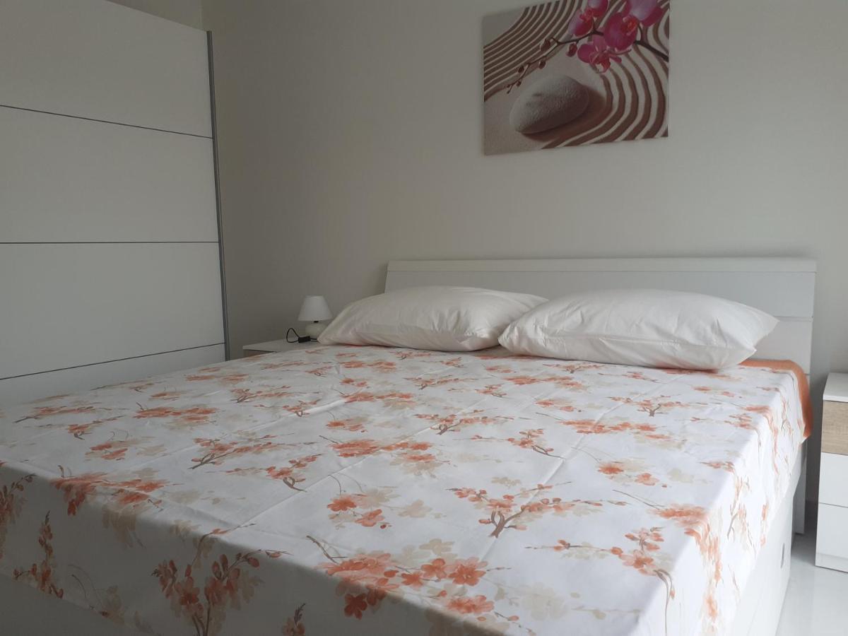 Apartmani Miletic イェルサ エクステリア 写真