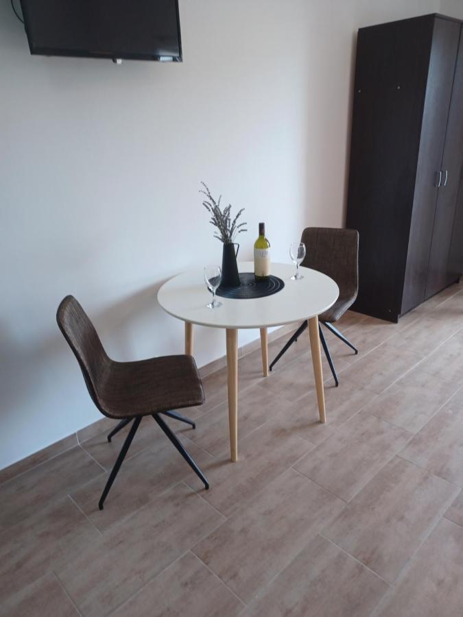 Apartmani Miletic イェルサ エクステリア 写真