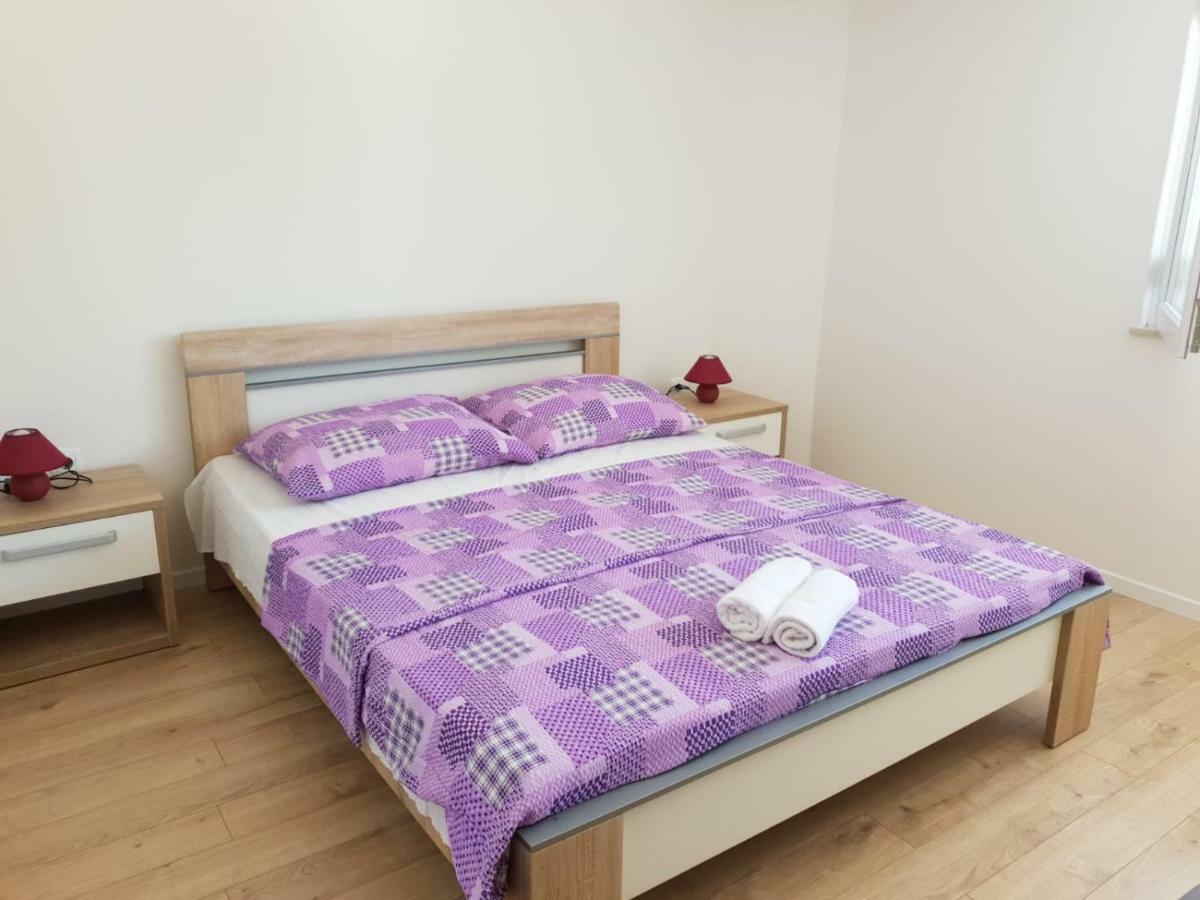 Apartmani Miletic イェルサ エクステリア 写真