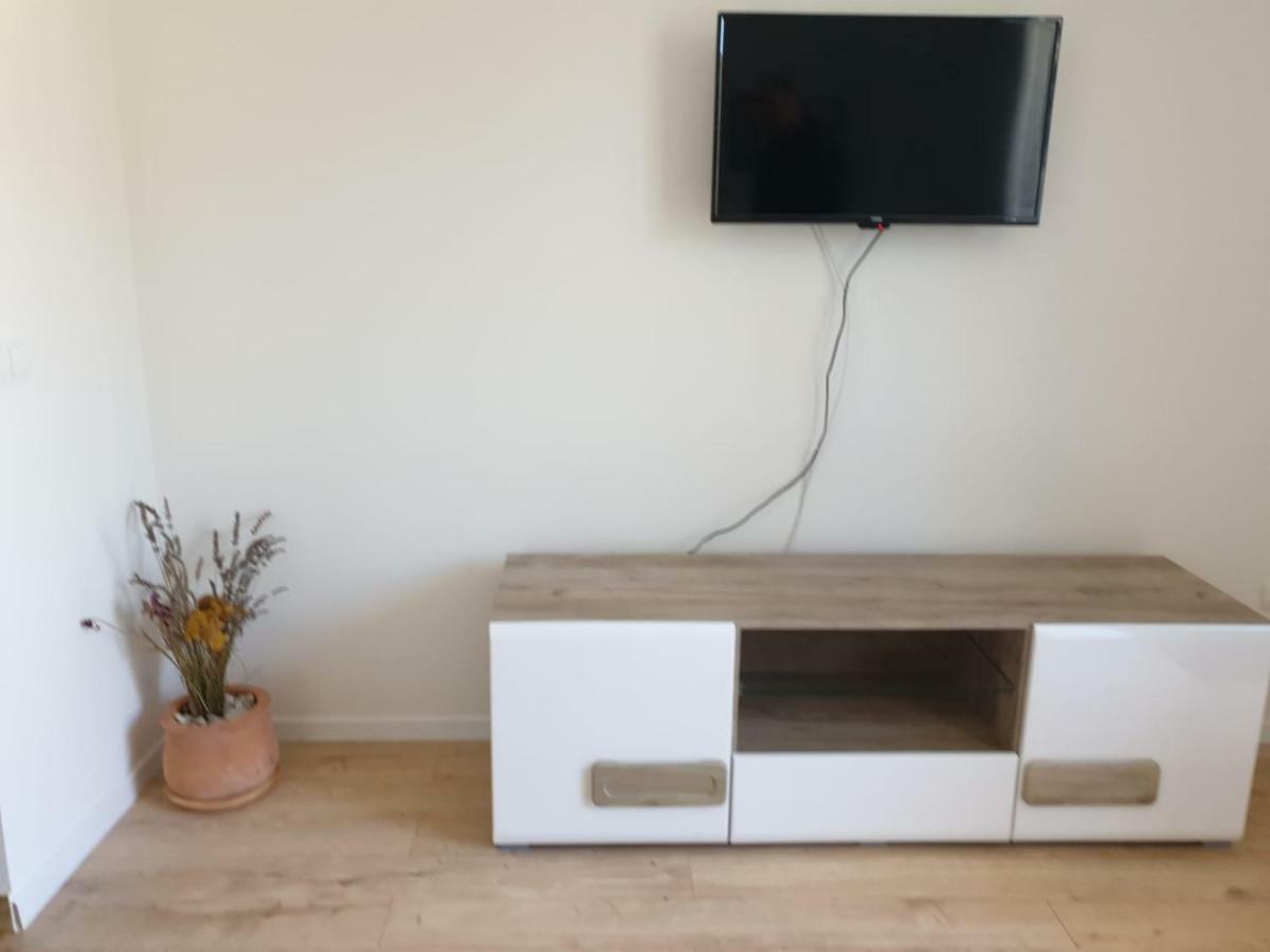Apartmani Miletic イェルサ エクステリア 写真